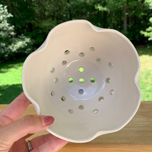 FLOWER BERRY BOWL - WHITE