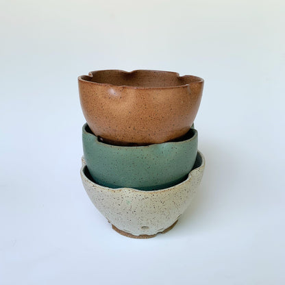 FLOWER BERRY BOWL - SPECKLED NUTMEG (MATTE)