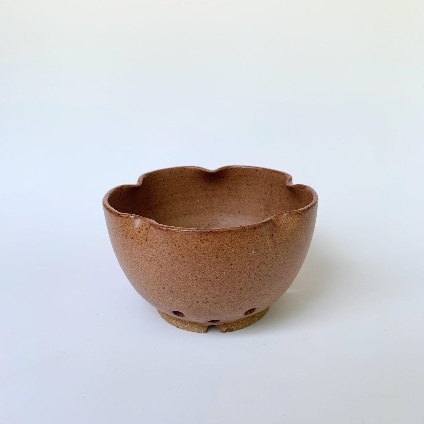 FLOWER BERRY BOWL - SPECKLED NUTMEG (MATTE)