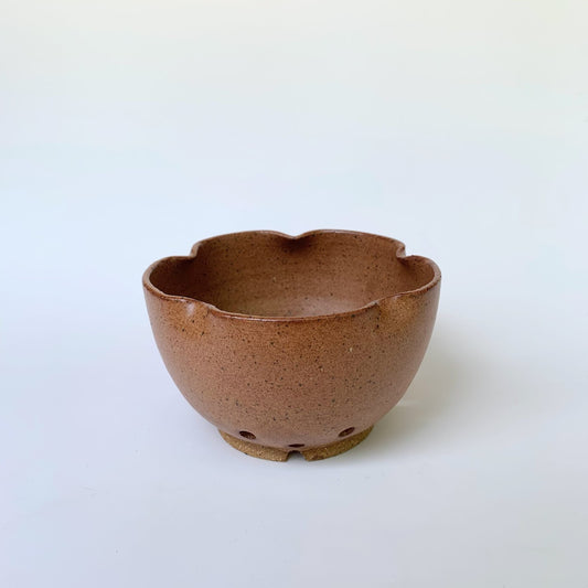 FLOWER BERRY BOWL - SPECKLED NUTMEG (MATTE)