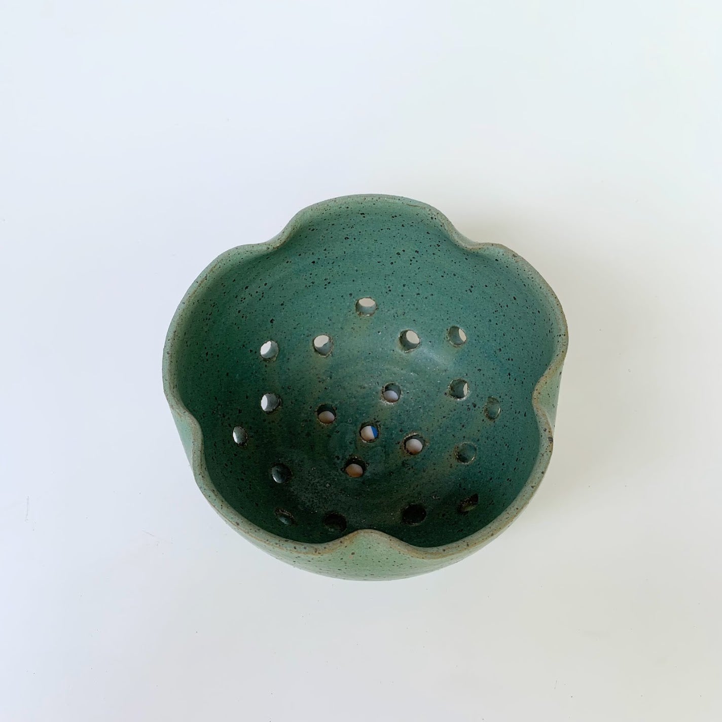 FLOWER BERRY BOWL - SPECKLED JUNIPER (MATTE)