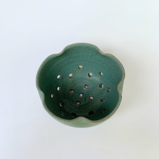FLOWER BERRY BOWL - SPECKLED JUNIPER (MATTE)